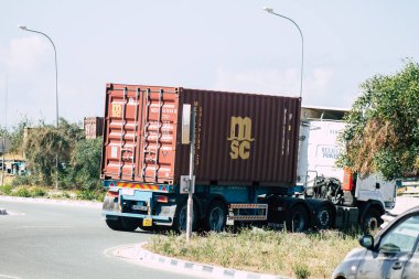 Kıbrıs Rum Kesimi 3 Haziran 2020 Kıbrıs Rum Kesimi 'nde Limasol limanı yakınlarında bir kamyonun görüntüsü