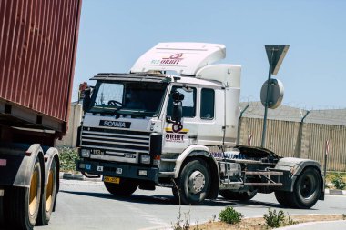 Kıbrıs Rum Kesimi 3 Haziran 2020 Kıbrıs Rum Kesimi 'nde Limasol limanı yakınlarında bir kamyonun görüntüsü