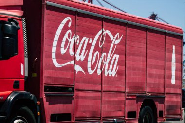 Kıbrıs Rum Kesimi 3 Haziran 2020 Kıbrıs Rum Kesimi 'nde Limasol limanı yakınlarında bir kamyonun görüntüsü