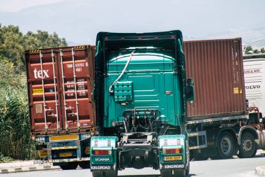 Kıbrıs Rum Kesimi 3 Haziran 2020 Kıbrıs Rum Kesimi 'nde Limasol limanı yakınlarında bir kamyonun görüntüsü