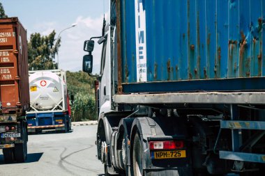 Kıbrıs Rum Kesimi 3 Haziran 2020 Kıbrıs Rum Kesimi 'nde Limasol limanı yakınlarında bir kamyonun görüntüsü
