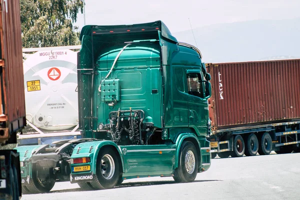 Limassol Chipre Junio 2020 Vista Camión Rodando Cerca Del Puerto —  Fotos de Stock