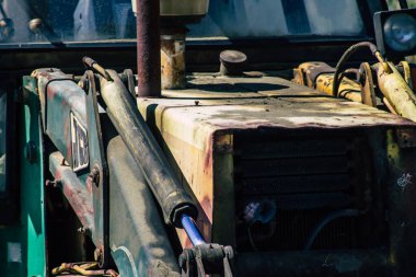 Limasol Kıbrıs 3 Haziran 2020 Limasol 'da bir inşaat sahasında park etmiş eski bir JCB buldozerinin görüntüsü