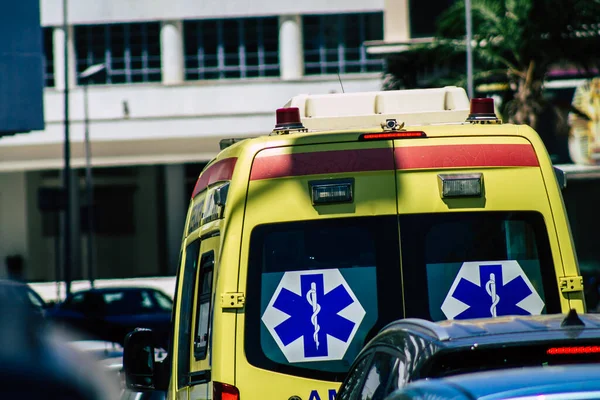 Limassol Chypre Juin 2020 Vue Une Ambulance Traditionnelle Chypriote Roulant — Photo