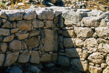 Kıbrıs Rum Kesimi 4 Haziran 2020 'de, Kıbrıs adasındaki Afrodit adasına adanmış büyük bir yer olan Amathous tapınağının arkeolojik kalıntılarına baktı