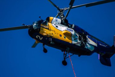 Kıbrıs Rum Kesimi 4 Haziran 2020 'de Kıbrıs Rum Kesimi' nin Limasol kenti yakınlarındaki bir yangına müdahale eden deniz üzerindeki bir su bombardıman helikopteri görüntüsü