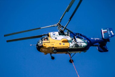 Kıbrıs Rum Kesimi 4 Haziran 2020 'de Kıbrıs Rum Kesimi' nin Limasol kenti yakınlarındaki bir yangına müdahale eden deniz üzerindeki bir su bombardıman helikopteri görüntüsü