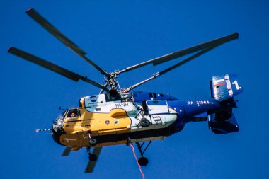 Kıbrıs Rum Kesimi 4 Haziran 2020 'de Kıbrıs Rum Kesimi' nin Limasol kenti yakınlarındaki bir yangına müdahale eden deniz üzerindeki bir su bombardıman helikopteri görüntüsü