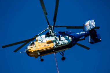 Kıbrıs Rum Kesimi 4 Haziran 2020 'de Kıbrıs Rum Kesimi' nin Limasol kenti yakınlarındaki bir yangına müdahale eden deniz üzerindeki bir su bombardıman helikopteri görüntüsü