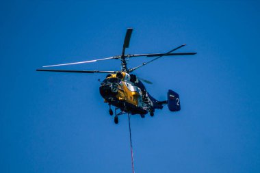 Kıbrıs Rum Kesimi 4 Haziran 2020 'de Kıbrıs Rum Kesimi' nin Limasol kenti yakınlarındaki bir yangına müdahale eden deniz üzerindeki bir su bombardıman helikopteri görüntüsü