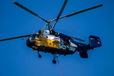 Kıbrıs Rum Kesimi 4 Haziran 2020 'de Kıbrıs Rum Kesimi' nin Limasol kenti yakınlarındaki bir yangına müdahale eden deniz üzerindeki bir su bombardıman helikopteri görüntüsü