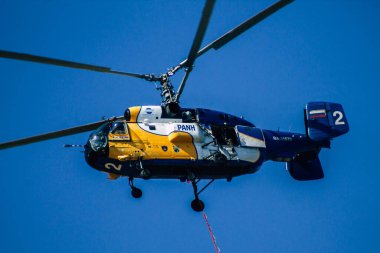 Kıbrıs Rum Kesimi 4 Haziran 2020 'de Kıbrıs Rum Kesimi' nin Limasol kenti yakınlarındaki bir yangına müdahale eden deniz üzerindeki bir su bombardıman helikopteri görüntüsü