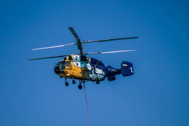 Kıbrıs Rum Kesimi 4 Haziran 2020 'de Kıbrıs Rum Kesimi' nin Limasol kenti yakınlarındaki bir yangına müdahale eden deniz üzerindeki bir su bombardıman helikopteri görüntüsü