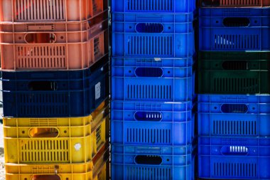 Limasol Kıbrıs Rum Kesimi 06 Haziran 2020 Sabahleyin Limasol pazarında satılan sebzeleri içeren çeşitli kutuların görüntüsü