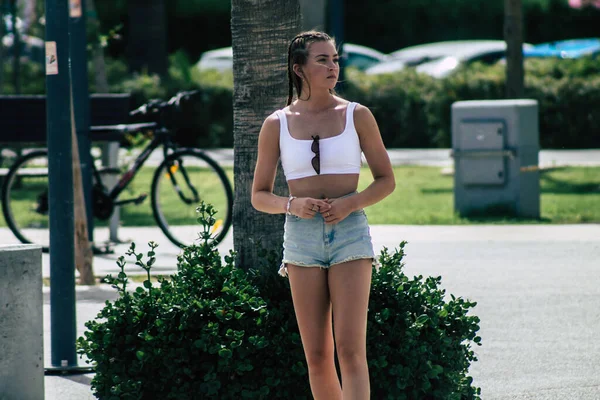 Limassol Cyprus June 2020 View Unidentified Girls Walking Seafront Promenade — Stock Photo, Image