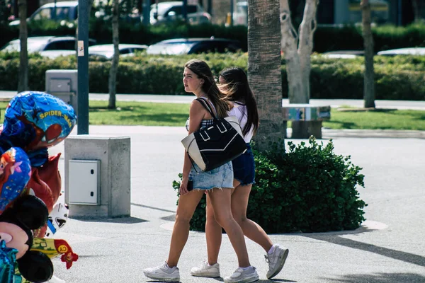 Limassol Ciprus Június 2020 Tekintse Meg Azonosítatlan Lányok Séta Tengerparti — Stock Fotó