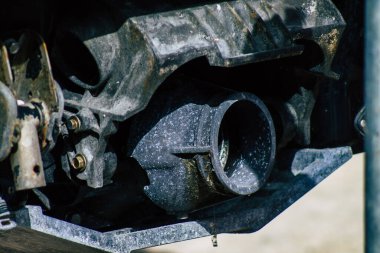 Kıbrıs Rum Kesimi 10 Haziran 2020 'de Kıbrıs Rum Kesimi' nde Limasol Sahili 'nde bir su sporları plajına park edilmiş, eğlence amaçlı kullanılan bir tür kişisel su aracı olan jet ski' nin kapatılması.