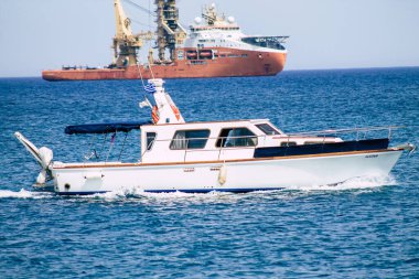 Limasol Kıbrıs Rum Kesimi 11 Haziran 2020 Kıbrıs Rum Kesimi 'nin Limasol limanı önündeki tekne manzarası