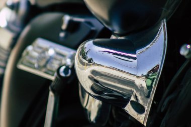 Kıbrıs Rum Kesimi 21 Haziran 2020, Kıbrıs Rum Kesimi 'nde Limasol caddelerine park etmiş bir motosikletin yakın çekimi