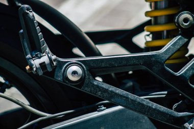 Kıbrıs Rum Kesimi 23 Haziran 2020 'de Kıbrıs Rum Kesimi' nin Limasol adasında park halindeki Ducati Monster motosikletine yakın çekim