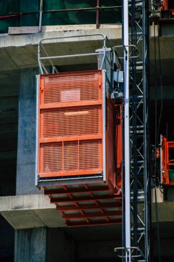 Kıbrıs Rum Kesimi 23 Haziran 2020 'de Kıbrıs Rum Kesimi' nin Limasol kentinin göbeğindeki sahil caddesinde inşa edilen yeni bir binanın görüntüsü