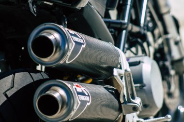 Kıbrıs Rum Kesimi 26 Haziran 2020 'de Kıbrıs Rum Kesimi' nde Limasol caddelerine park etmiş bir Ducati motosikletinin yakın çekimi