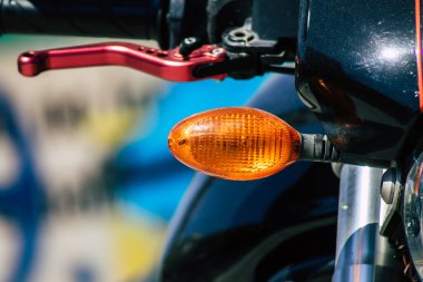 Kıbrıs Rum Kesimi 26 Haziran 2020 'de Kıbrıs Rum Kesimi' nde Limasol caddelerine park etmiş bir Ducati motosikletinin yakın çekimi