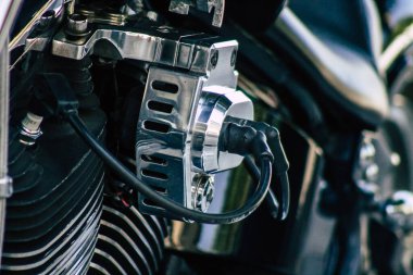 Kıbrıs Rum Kesimi 26 Haziran 2020 'de Kıbrıs Rum Kesimi' nde Limasol caddelerine park etmiş Harley Davidson motosikletinin yakın çekimi