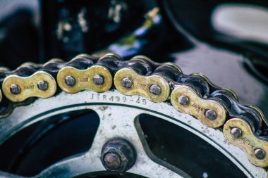 Kıbrıs Rum Kesimi 26 Haziran 2020 'de Kıbrıs Rum Kesimi' nde Limasol caddelerine park etmiş Harley Davidson motosikletinin yakın çekimi