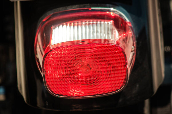 Лимассол Кипр 27 июня 2020 г. Крупный план мотоцикла Harley Davidson Sportster 883R, припаркованного на улицах Лимассола на острове Кипр
