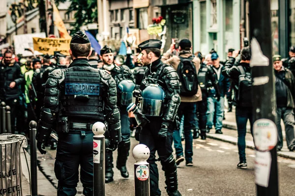2019年5月4日 法国巴黎国家宪兵队在巴黎街头抗议黄色夹克事件中的干预观 — 图库照片