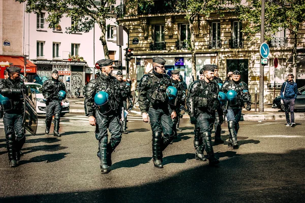 パリフランス2019年5月4日パリの街での黄色のジャケットの抗議の際の介入におけるフランス国民のGendarmerieの見解 — ストック写真