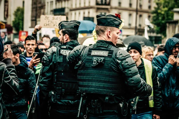 2019年5月4日 法国巴黎国家宪兵队在巴黎街头抗议黄色夹克事件中的干预观 — 图库照片
