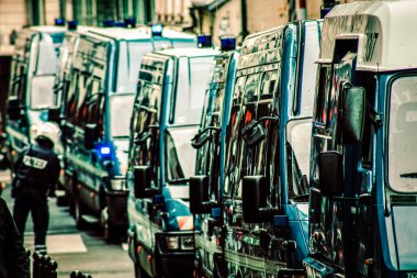 Paris Fransa 13 Mayıs 2019 Paris sokaklarında polis arabası görüntüsü