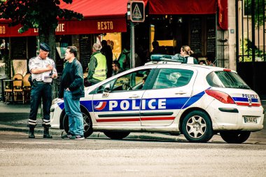 Paris Fransa 13 Mayıs 2019 Paris sokaklarında polis arabası görüntüsü