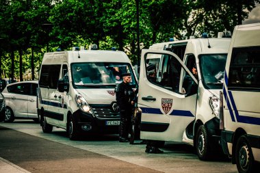 Paris Fransa 13 Mayıs 2019 Paris sokaklarında polis arabası görüntüsü