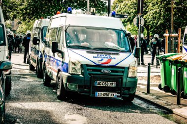 Paris Fransa 13 Mayıs 2019 Paris sokaklarında polis arabası görüntüsü