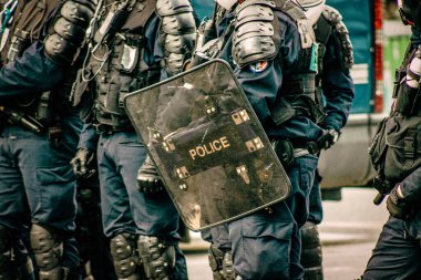 Fransız Ulusal Polisi 'nin özel çevik kuvvet ekipmanlarına yakın çekim