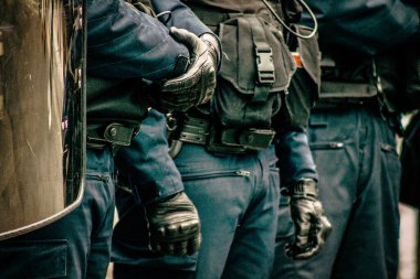 Fransız Ulusal Polisi 'nin özel çevik kuvvet ekipmanlarına yakın çekim