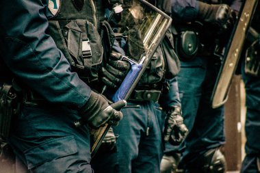 Fransız Ulusal Polisi 'nin özel çevik kuvvet ekipmanlarına yakın çekim