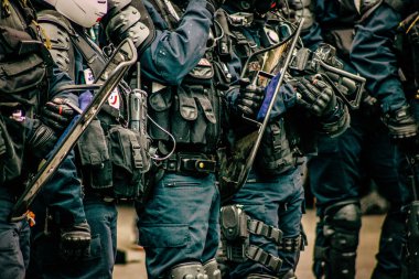 Fransız Ulusal Polisi 'nin özel çevik kuvvet ekipmanlarına yakın çekim