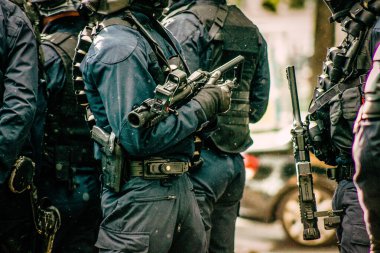 Fransız Ulusal Polisi 'nin özel çevik kuvvet ekipmanlarına yakın çekim