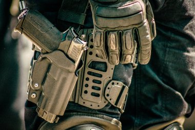 Fransız Ulusal Polisi 'nin özel çevik kuvvet ekipmanlarına yakın çekim