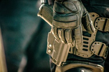 Fransız Ulusal Polisi 'nin özel çevik kuvvet ekipmanlarına yakın çekim