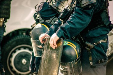 Fransız Ulusal Polisi 'nin özel çevik kuvvet ekipmanlarına yakın çekim