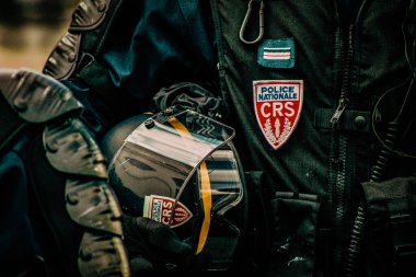 Fransız Ulusal Polisi 'nin özel çevik kuvvet ekipmanlarına yakın çekim