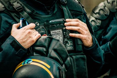 Fransız Ulusal Polisi 'nin özel çevik kuvvet ekipmanlarına yakın çekim