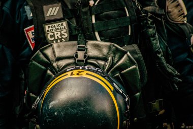 Fransız Ulusal Polisi 'nin özel çevik kuvvet ekipmanlarına yakın çekim