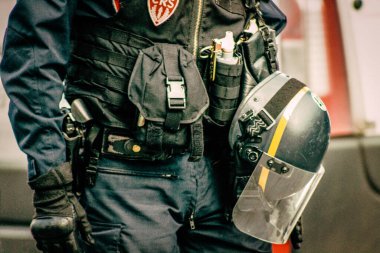 Fransız Ulusal Polisi 'nin özel çevik kuvvet ekipmanlarına yakın çekim