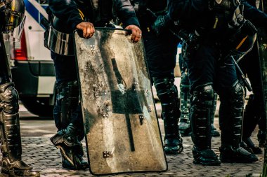 Fransız Ulusal Polisi 'nin özel çevik kuvvet ekipmanlarına yakın çekim